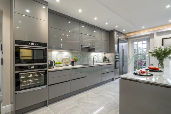 Minimalist luxe design kitchen with reflective lacquer finishes and open shelving display.